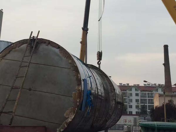 儲藏罐設備搬運運輸現場